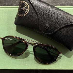[SOLD!] Ray ban perfect condition tortoise aviators